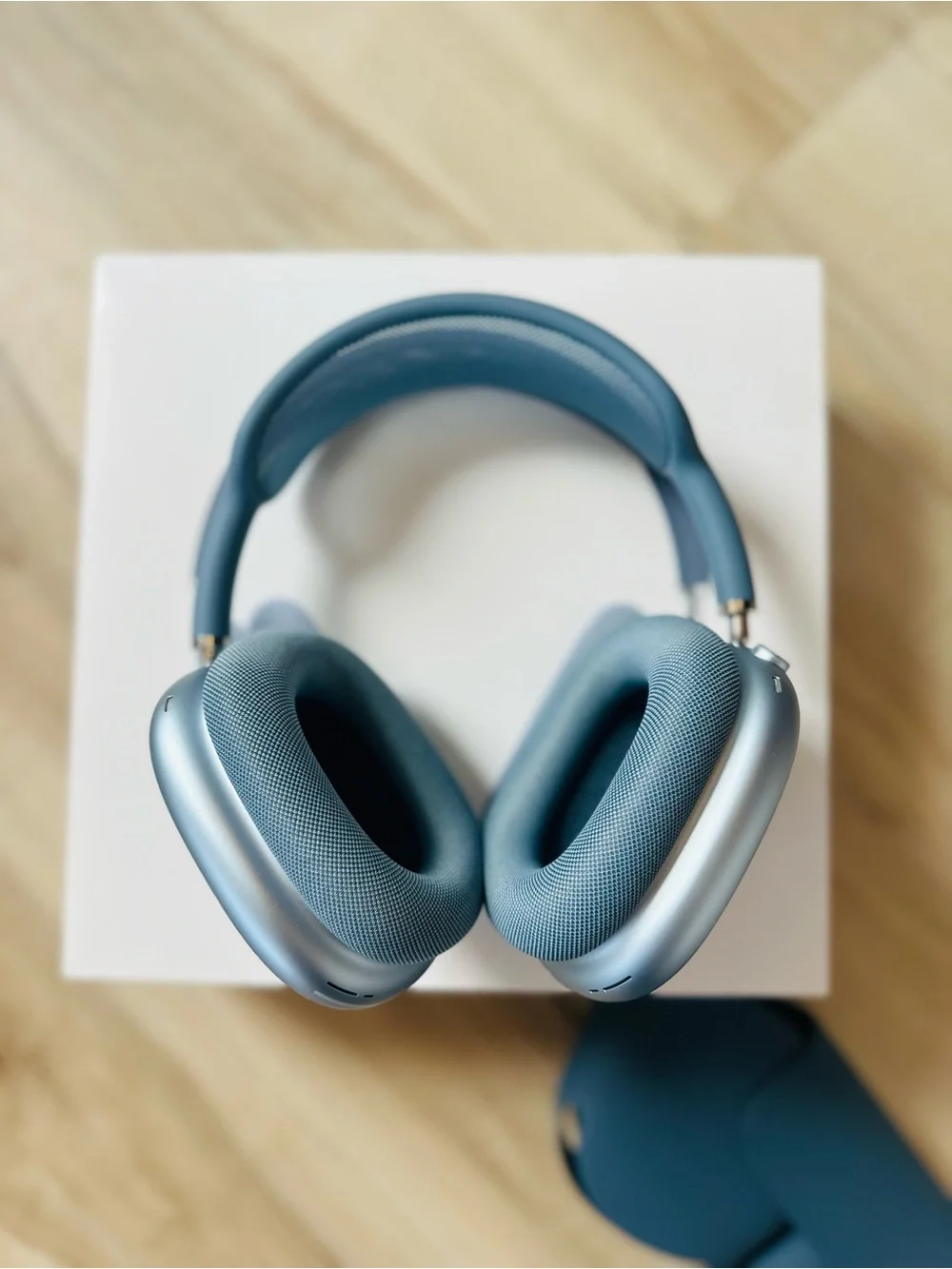 Apple blue airpods